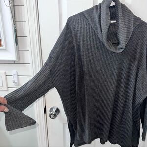 Zenana XL Cowl Neck Waffle Knit tunic in Gray- super comfy EUC!